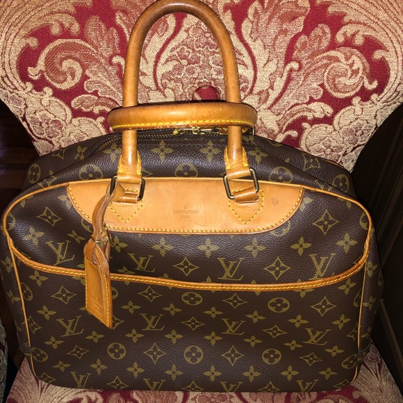 Louis Vuitton Handbags - 💯 REDUCED Louis Vuitton Deauville Handbag